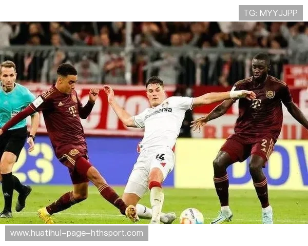 拜仁反击中前场联动完美