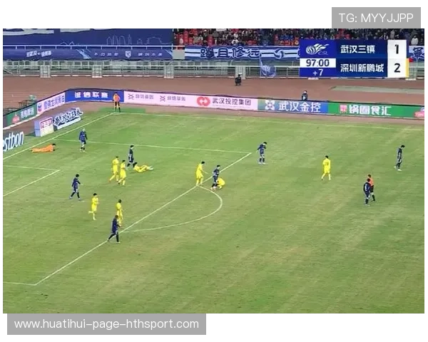 深圳新鹏城前场的跑位令对方后防频繁告急